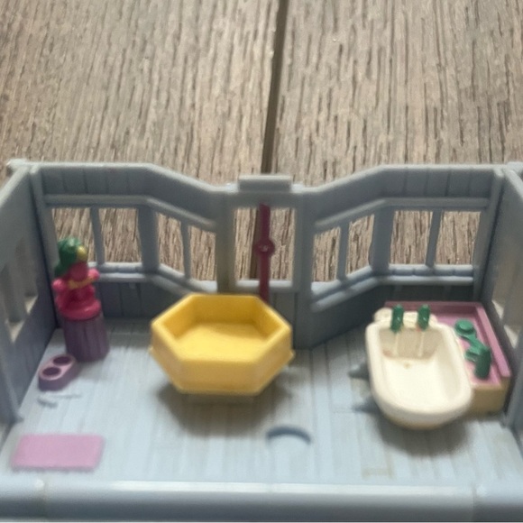 VINTAGE 1993 POLLY POCKET BLUEBIRD PET SHOP HOUSE POLLYVILLE PLAYSET - Picture 7 of 9